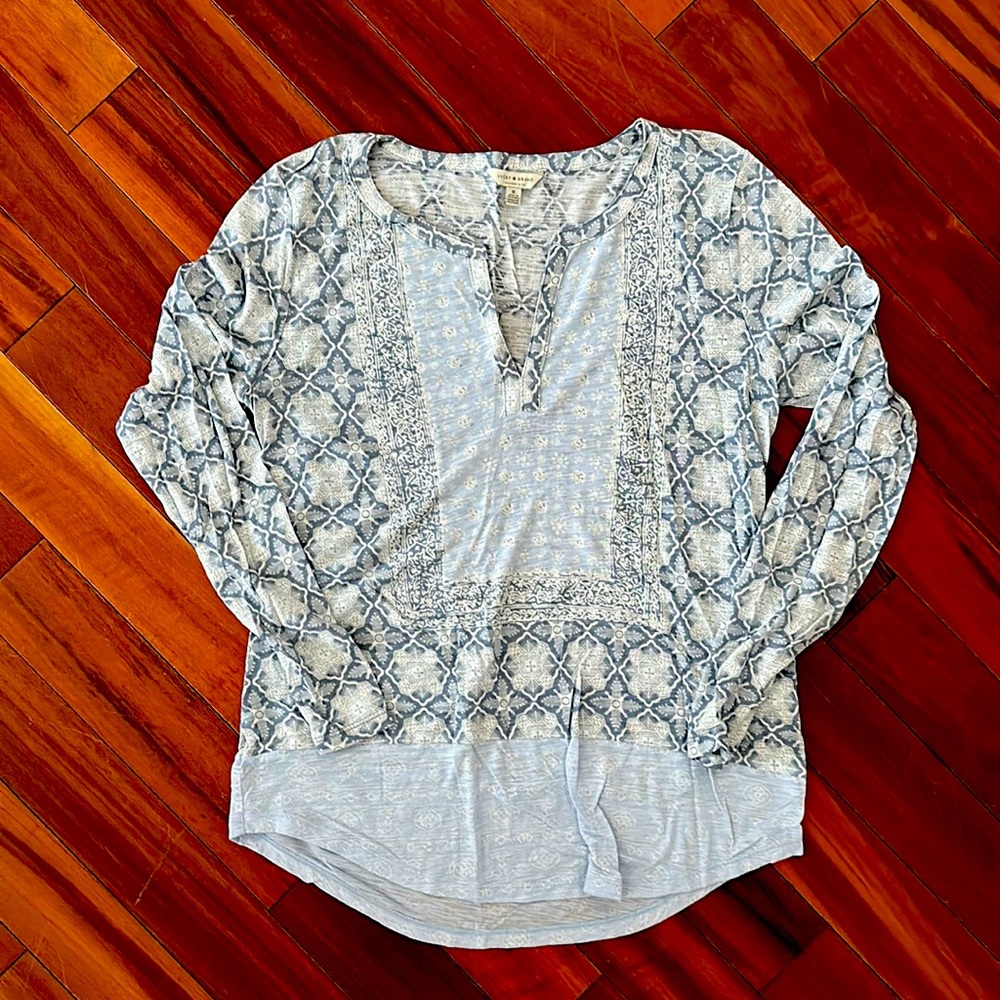Women’s Medium Lucky Brand shirt